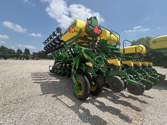 Used 2020 John Deere 1795 Planters: Drawn at Koenig Equipment in Knightstown, IN - Photo2