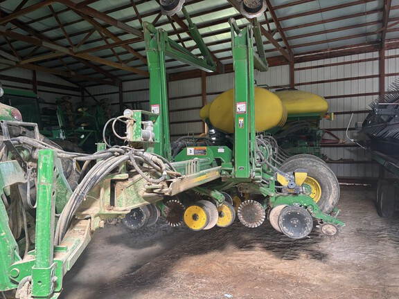 Photo of 2004 John Deere 1770NT CCS