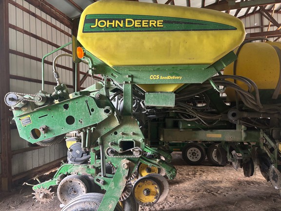 Photo of 2004 John Deere 1770NT CCS