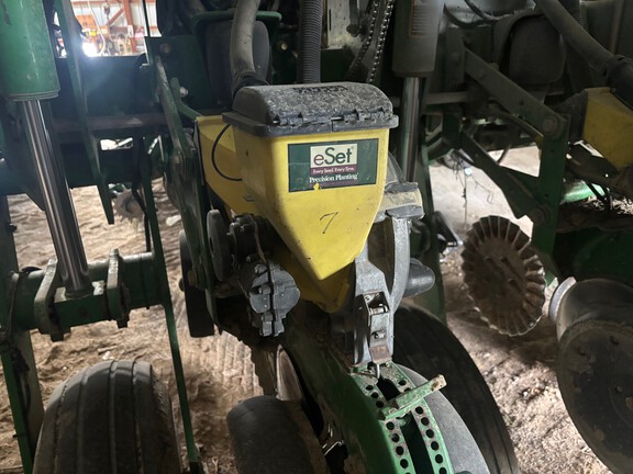 Photo of 2004 John Deere 1770NT CCS