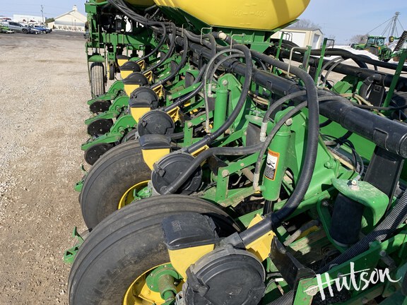 Photo of 2004 John Deere 1770NT CCS