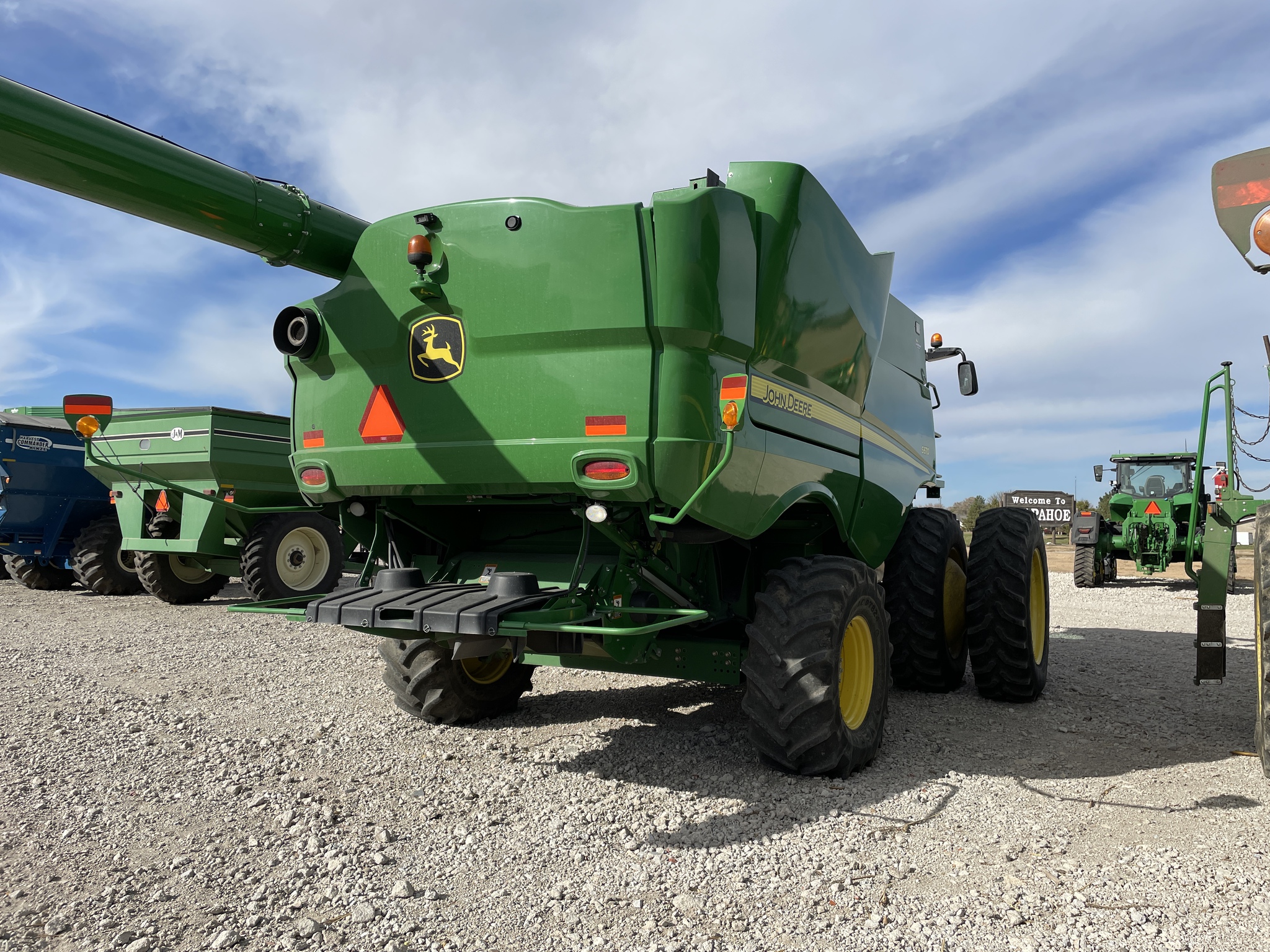 2017 John Deere S670 Image 6