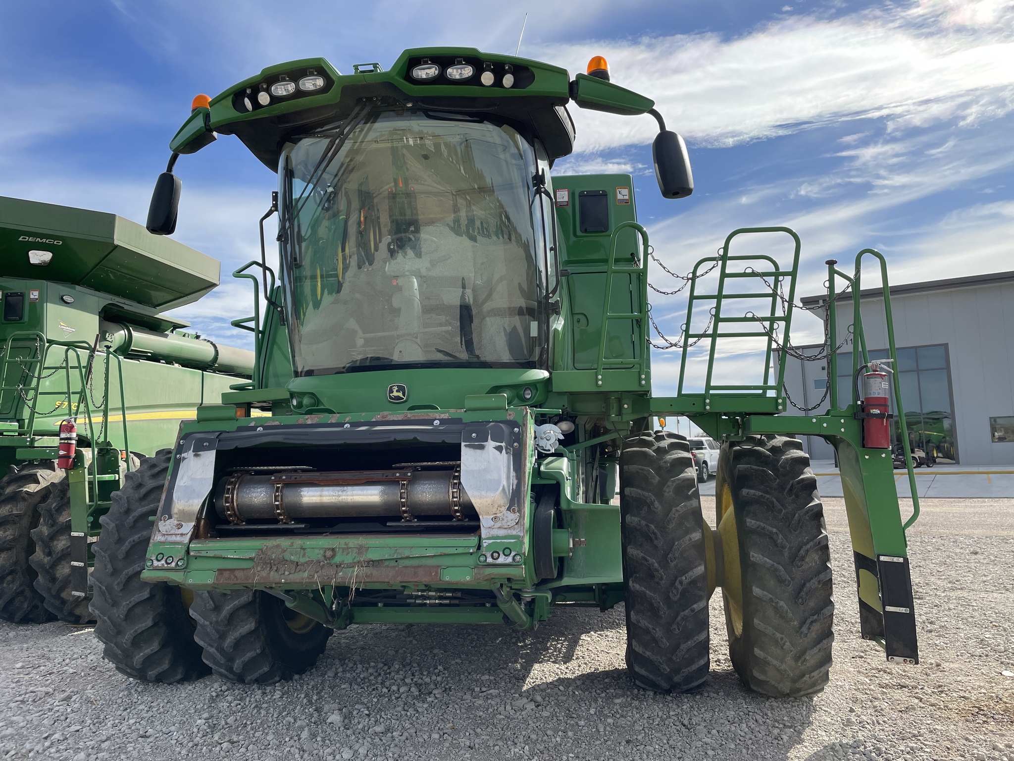 2017 John Deere S670 Image 3