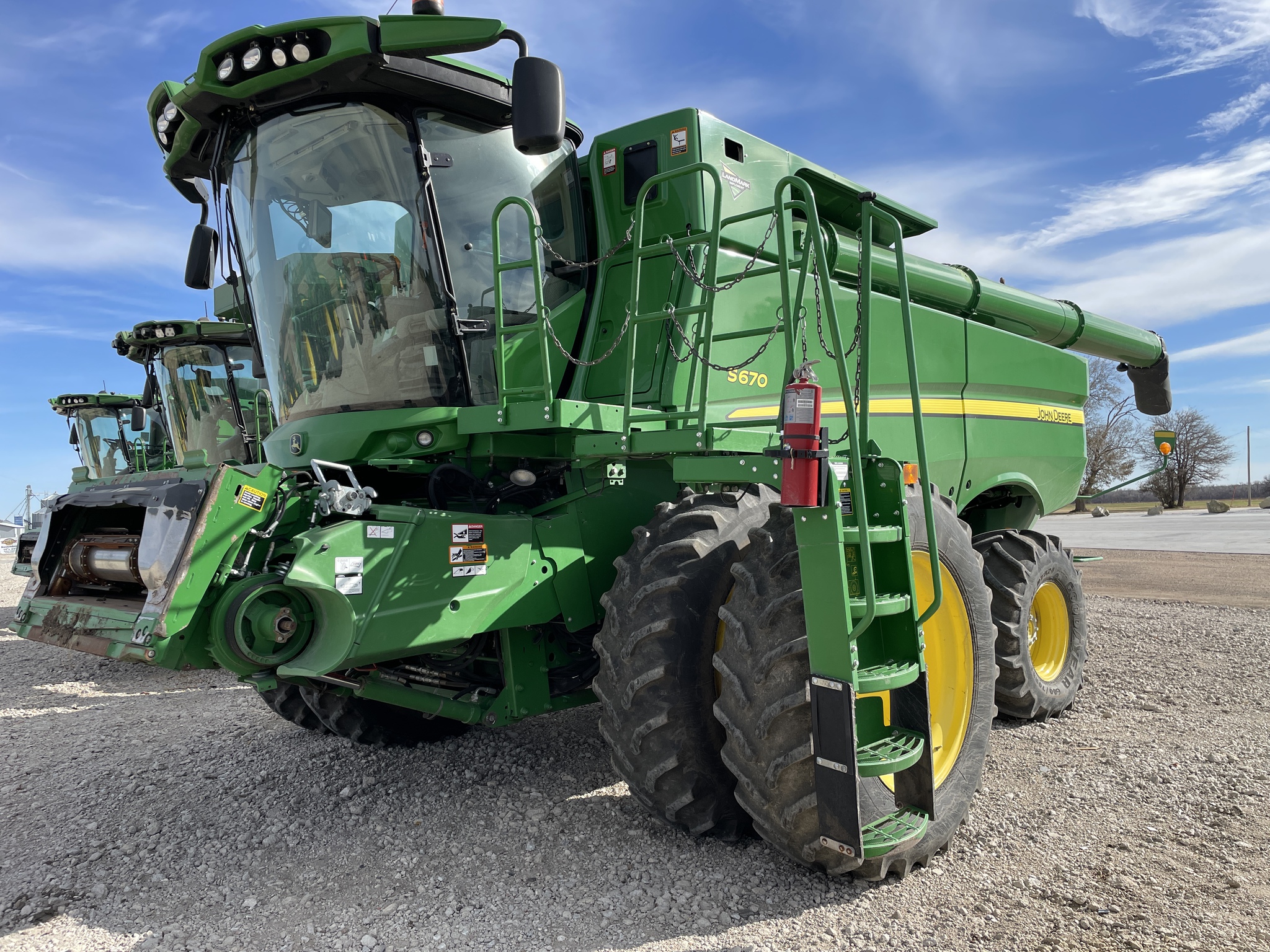 2017 John Deere S670 Image 2