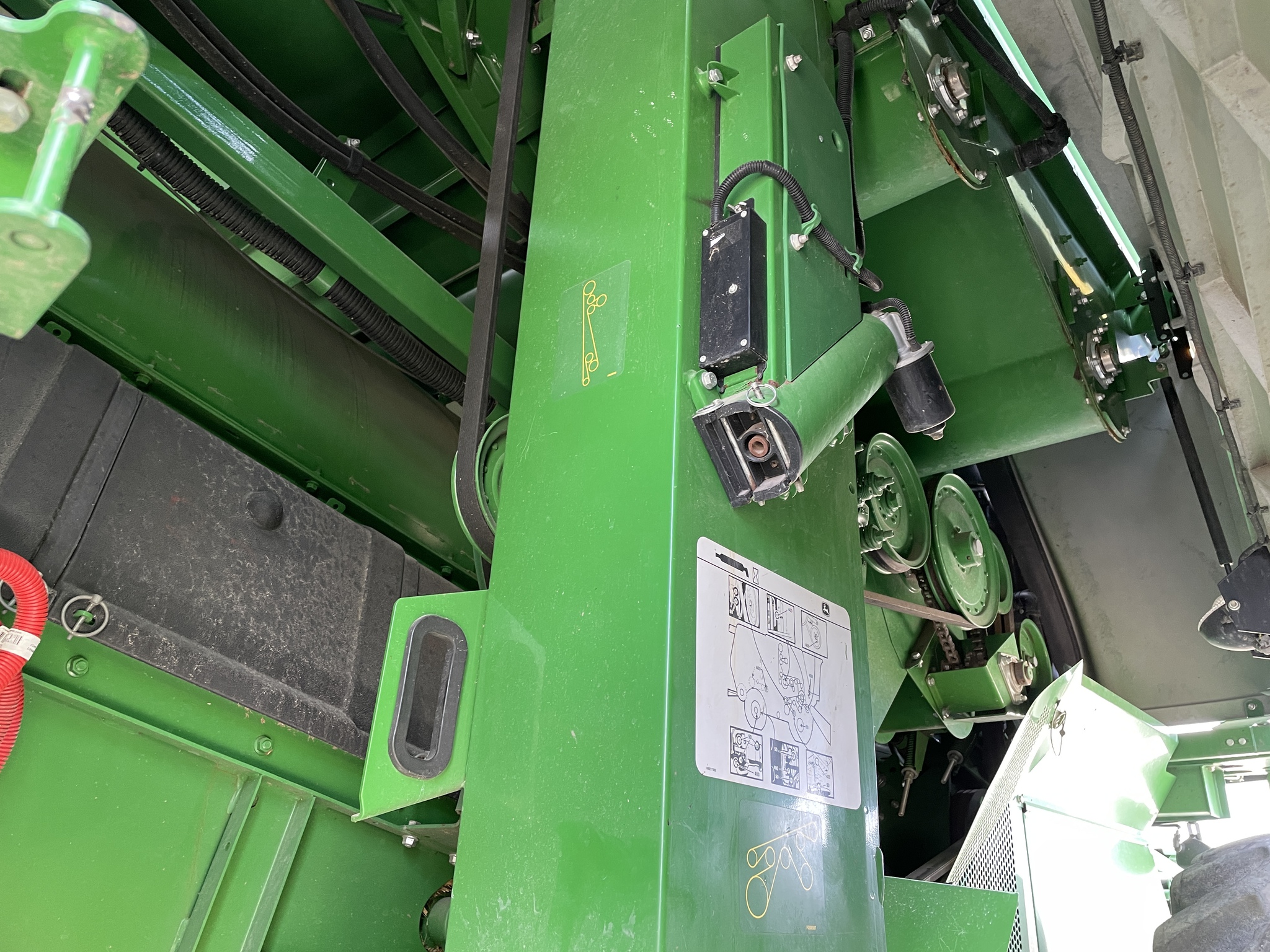 2017 John Deere S670 Image 9