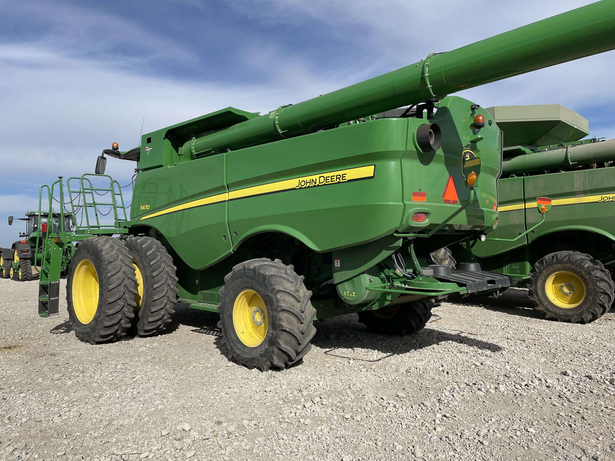 2017 John Deere S670 Image 5