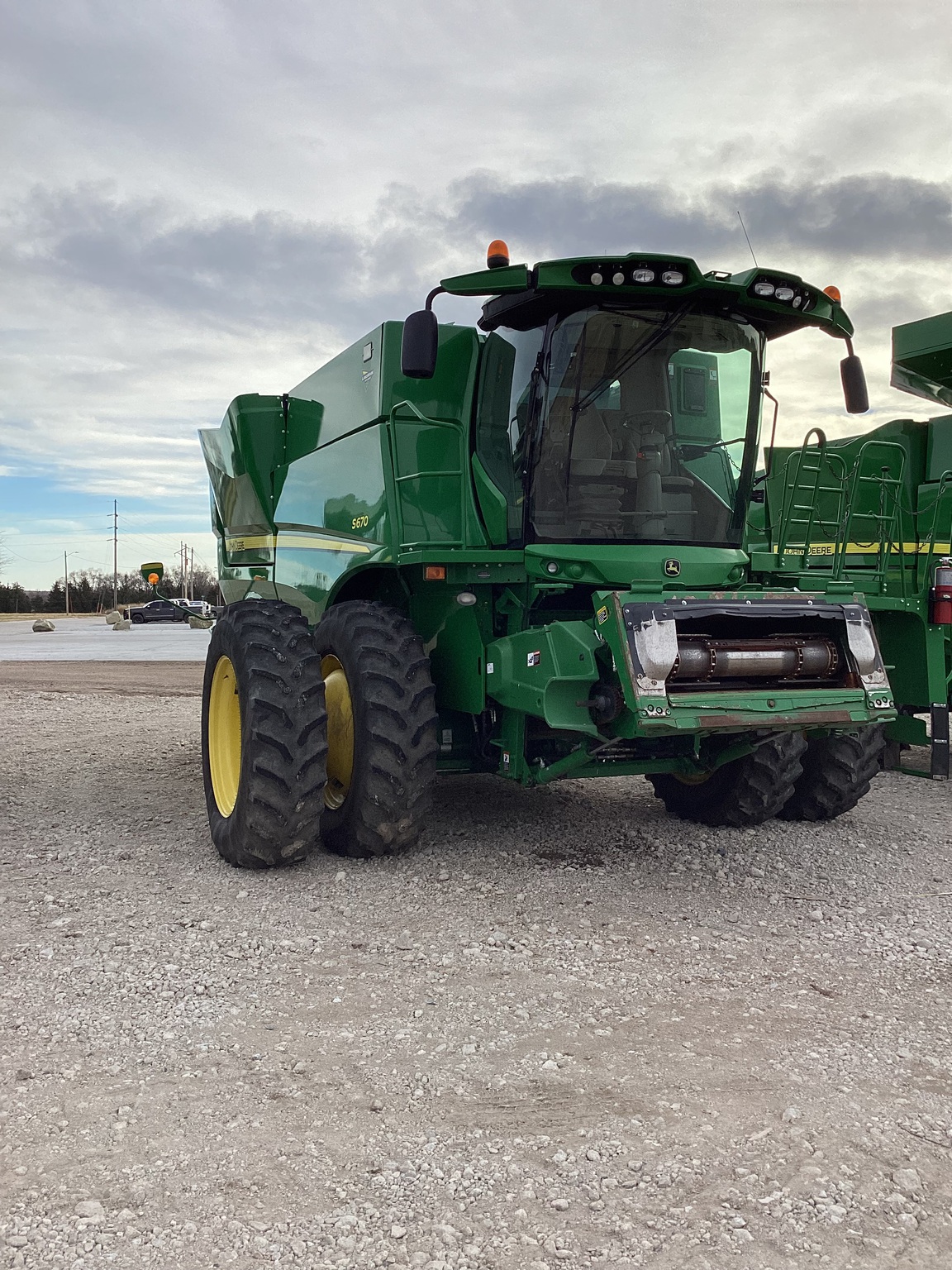 2017 John Deere S670 Image 16