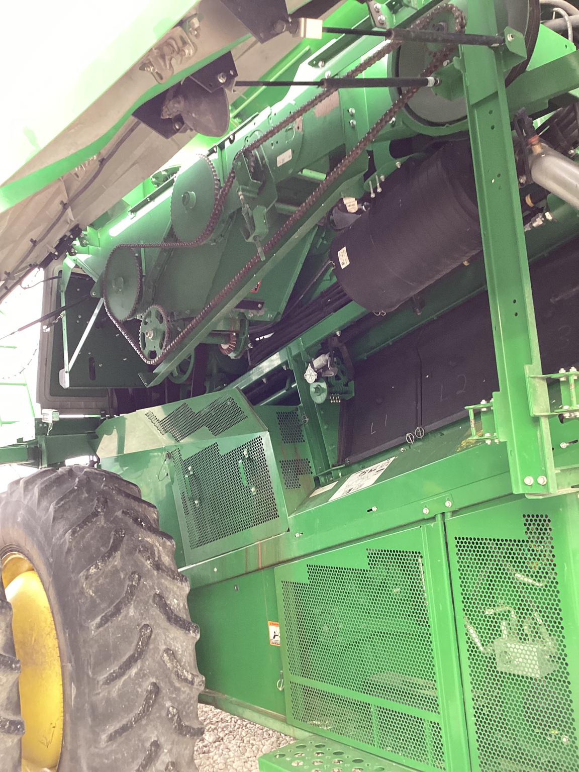 2017 John Deere S670 Image 20