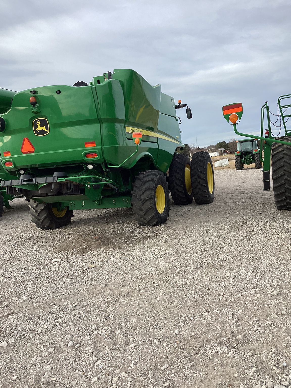 2017 John Deere S670 Image 23