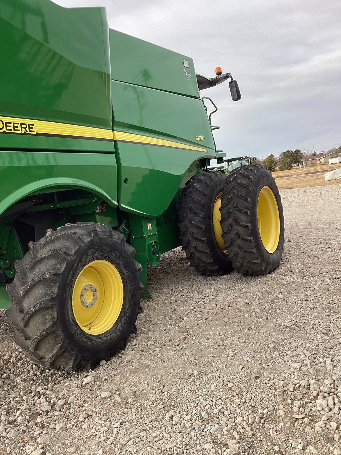 2017 John Deere S670 Image 24
