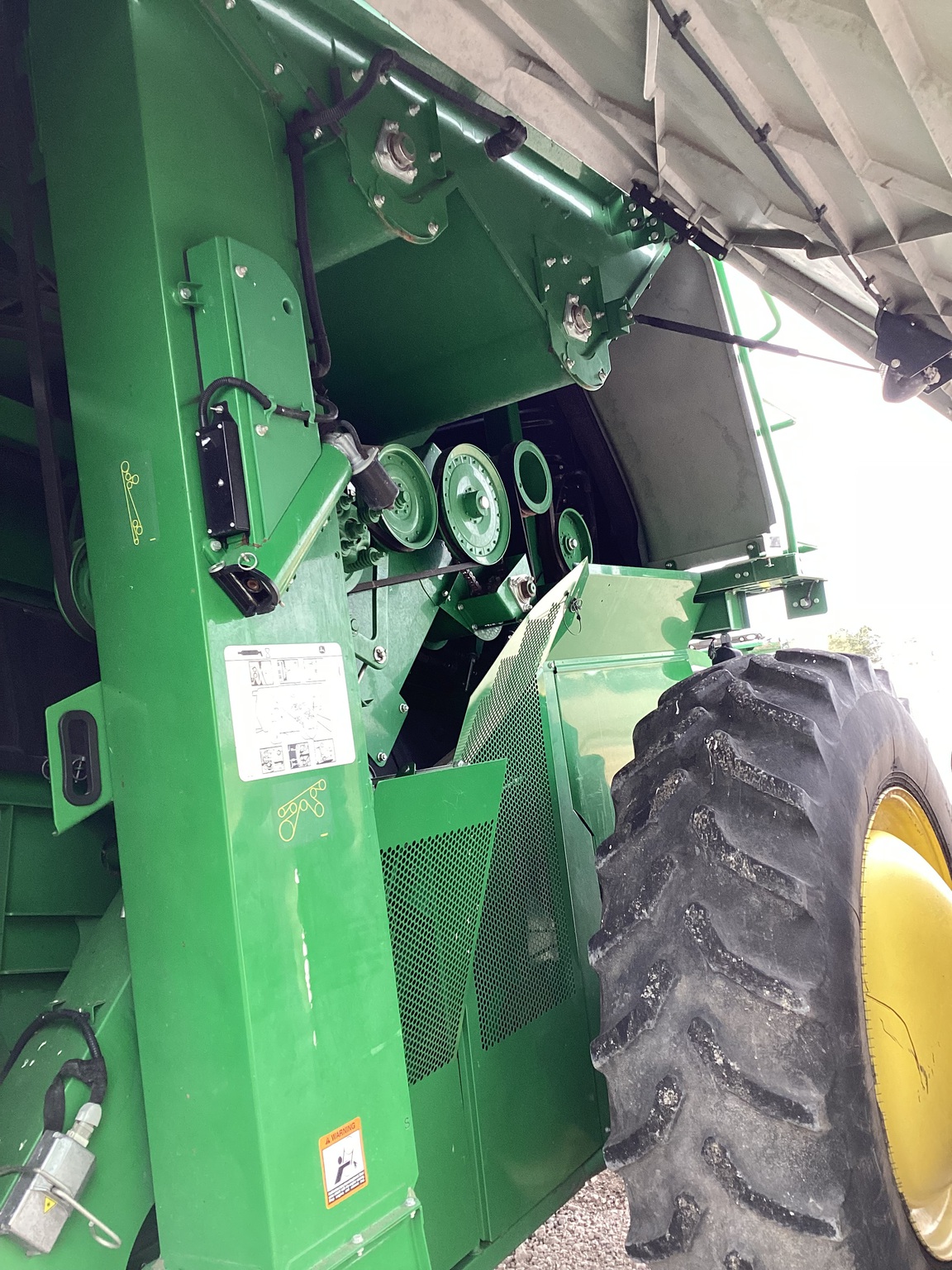 2017 John Deere S670 Image 25