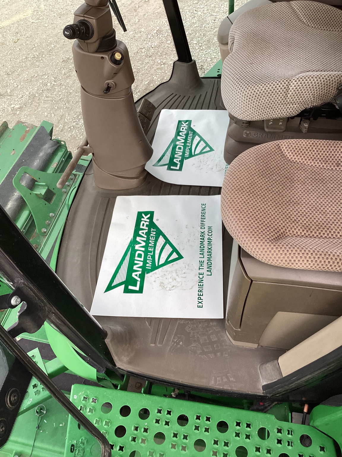 2017 John Deere S670 Image 27