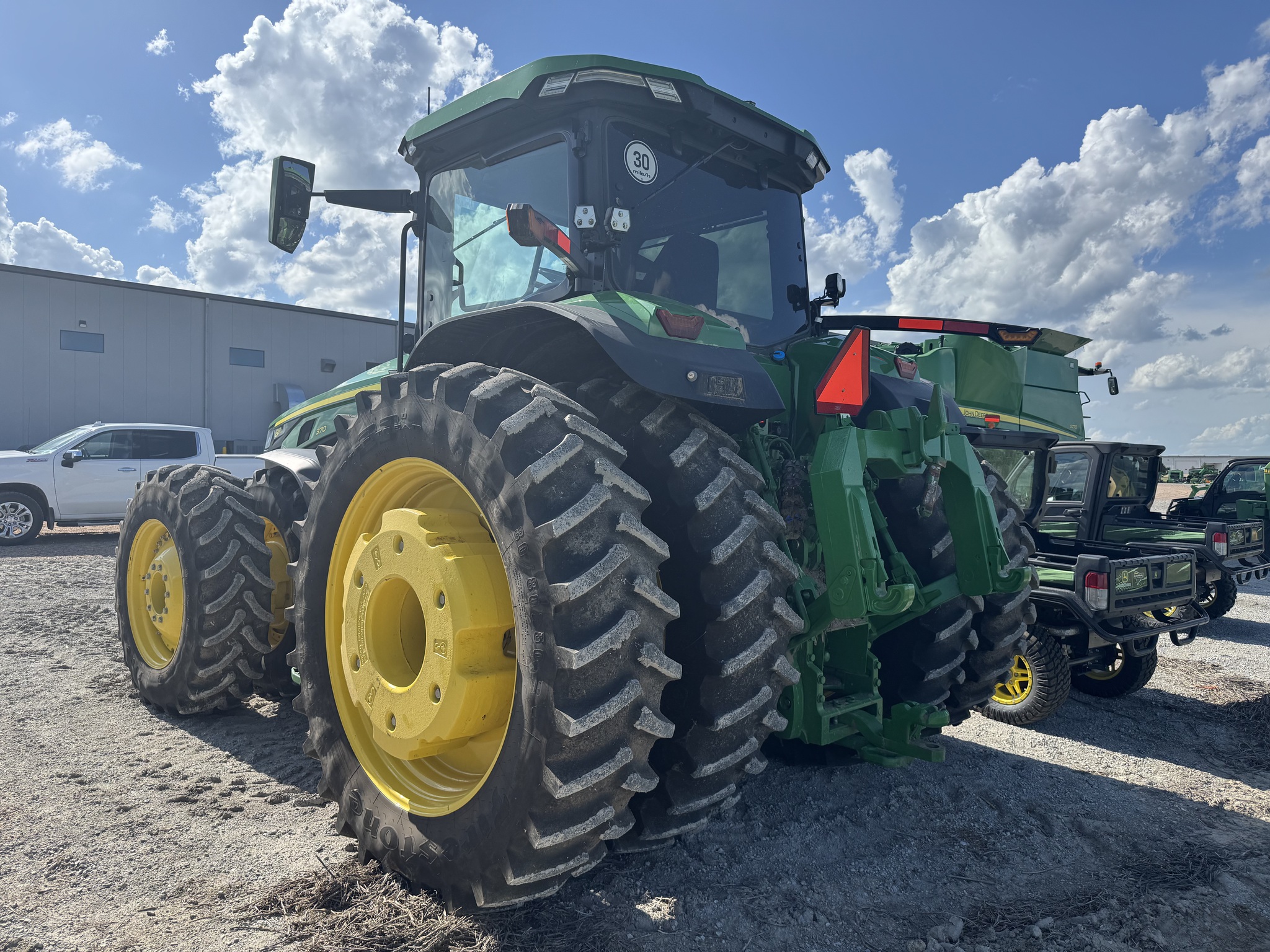 2024 John Deere 8R 370 Image 3