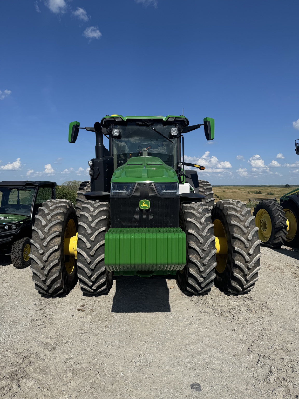2024 John Deere 8R 370 Image 2