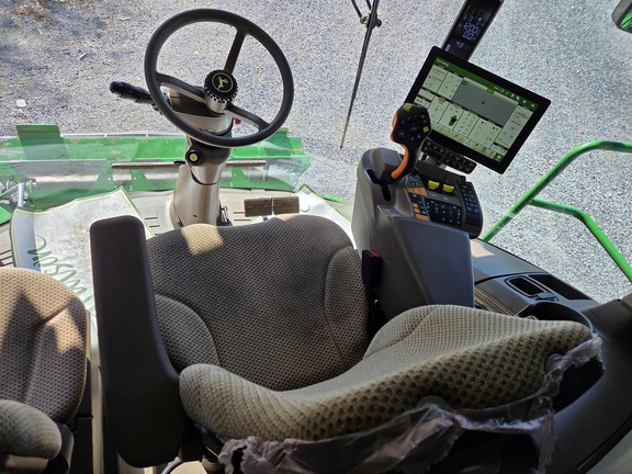 Photo of 2024 John Deere S780