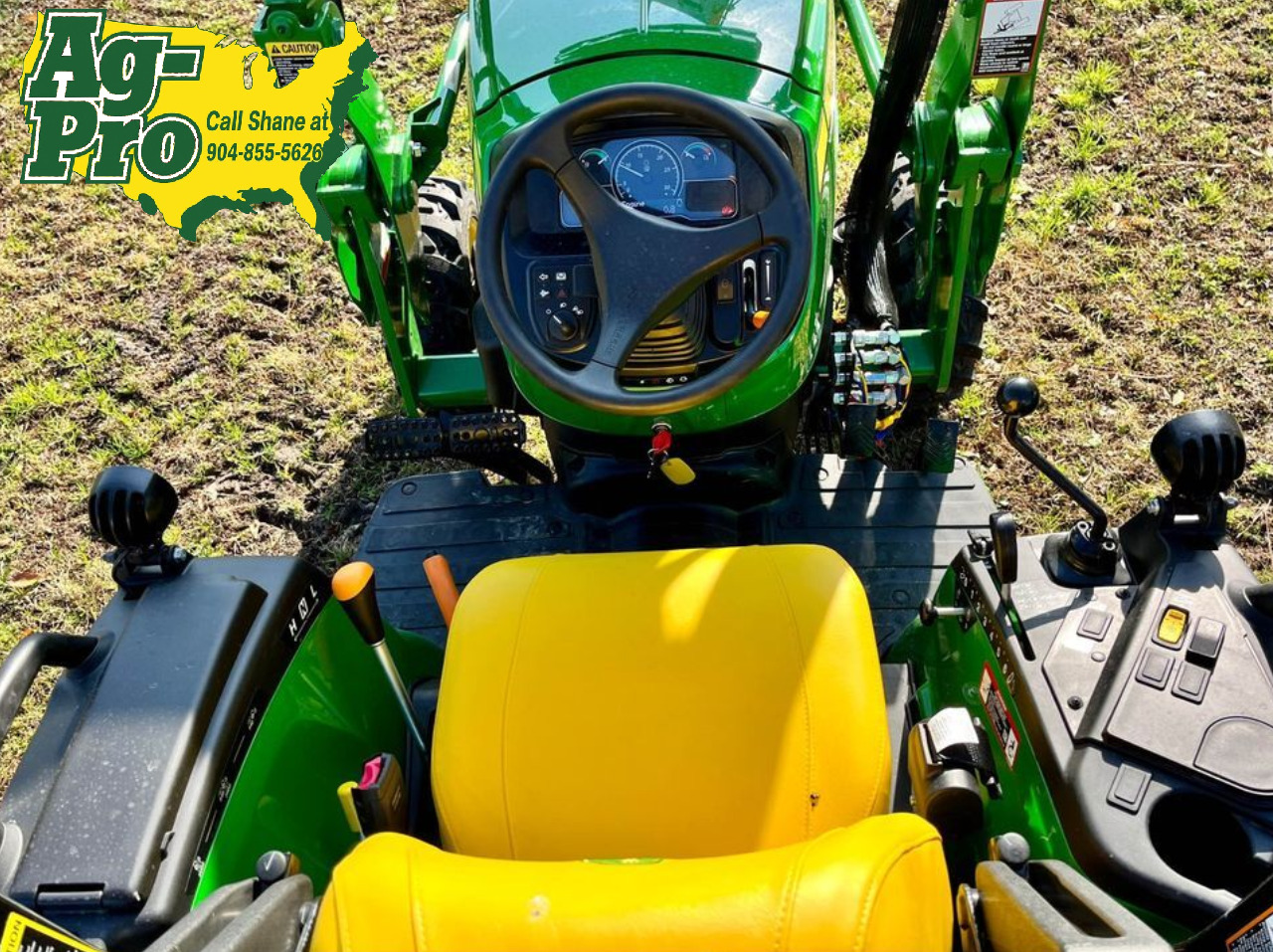 2025 John Deere 2032R Image 4