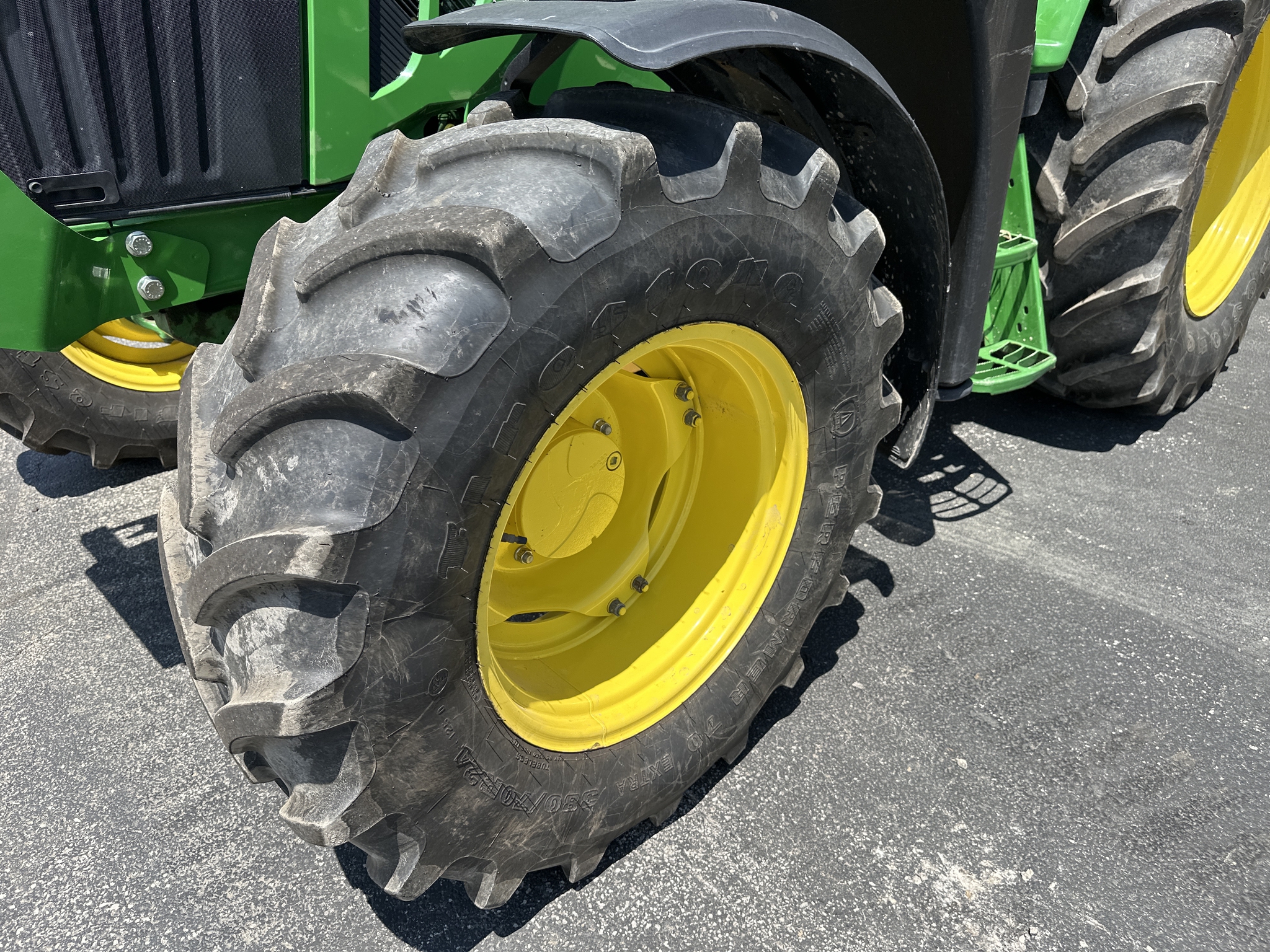 2023 John Deere 6120M Image 12