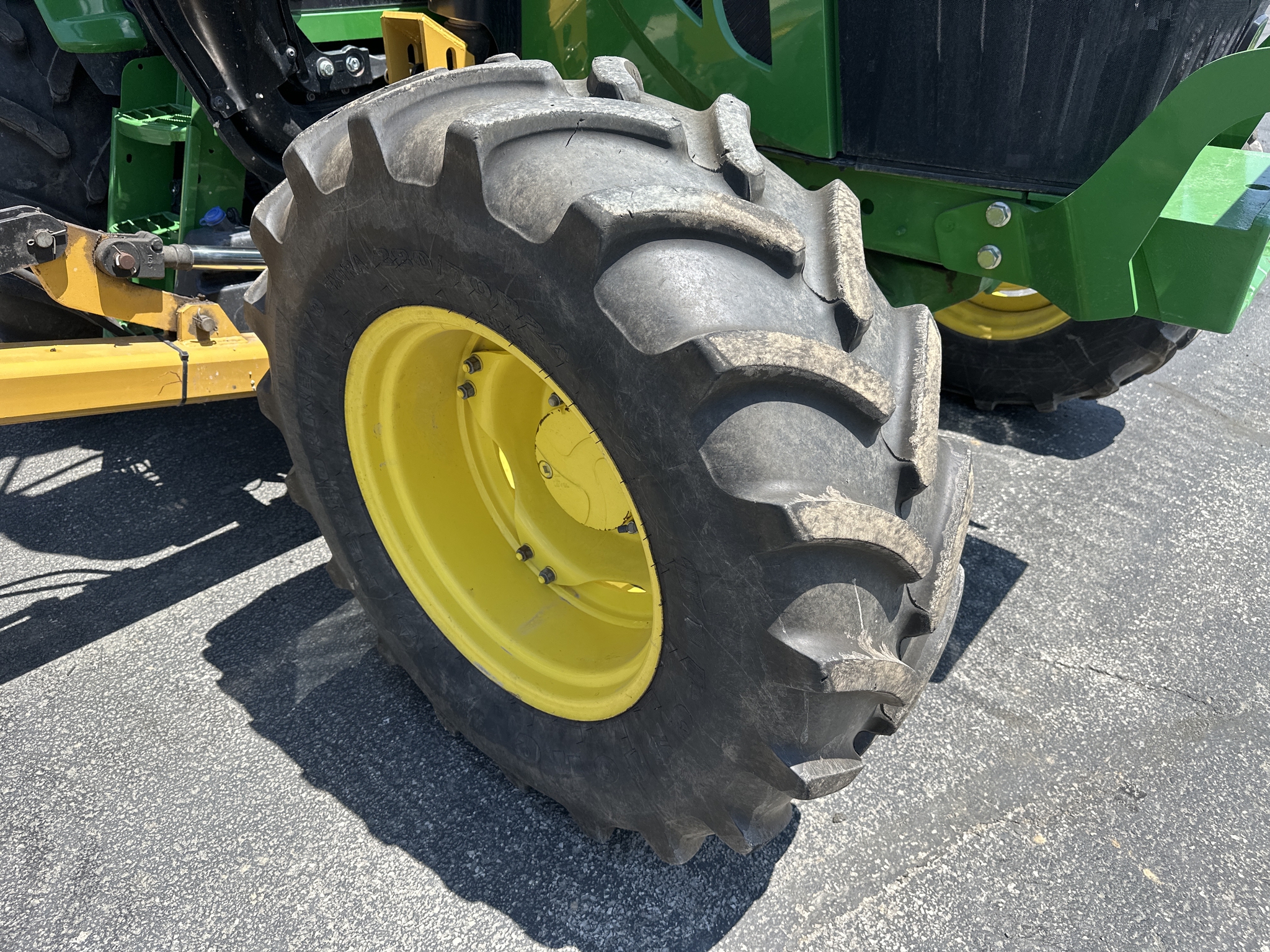 2023 John Deere 6120M Image 23