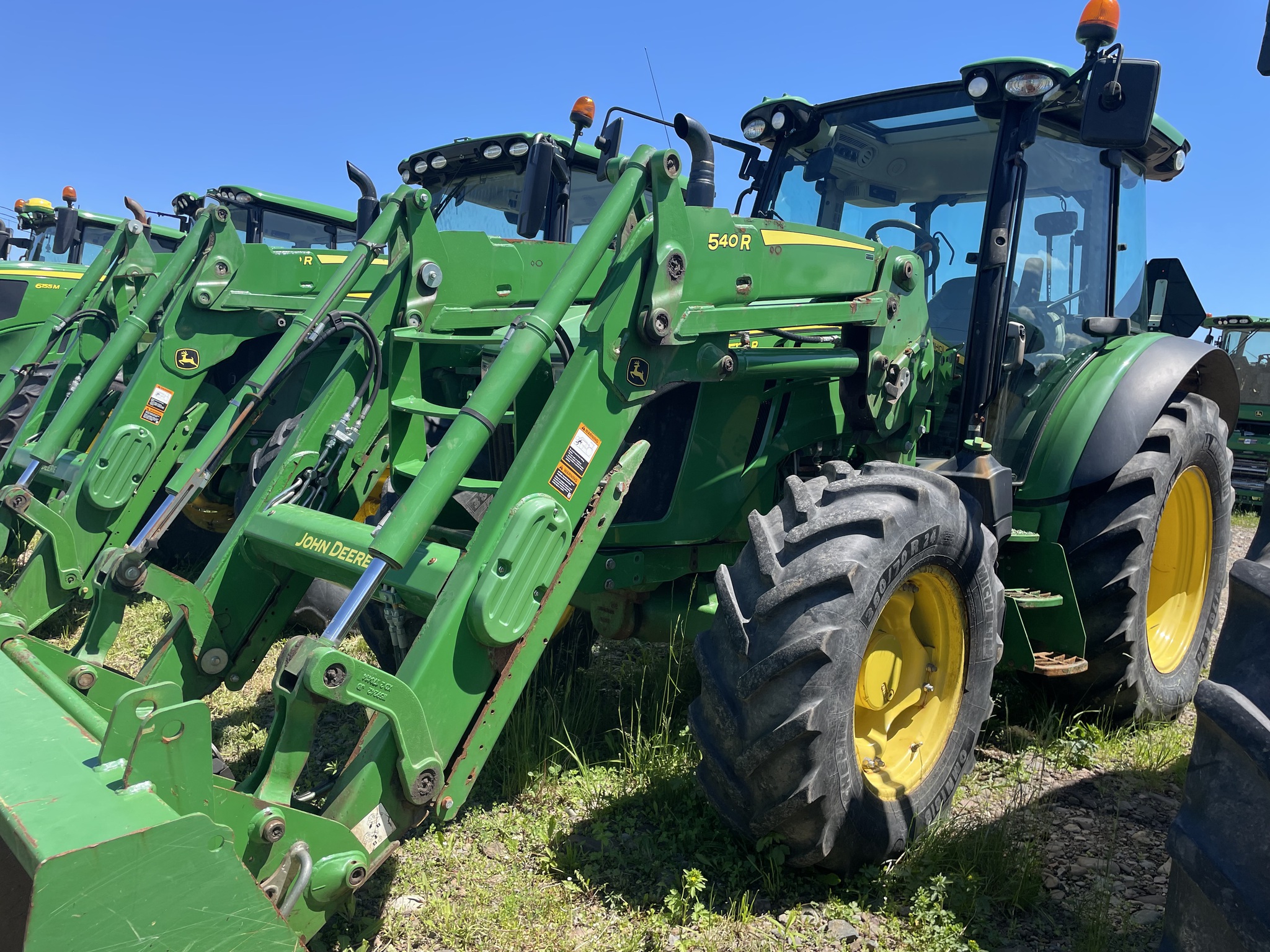 2018 John Deere 5125R Image 1