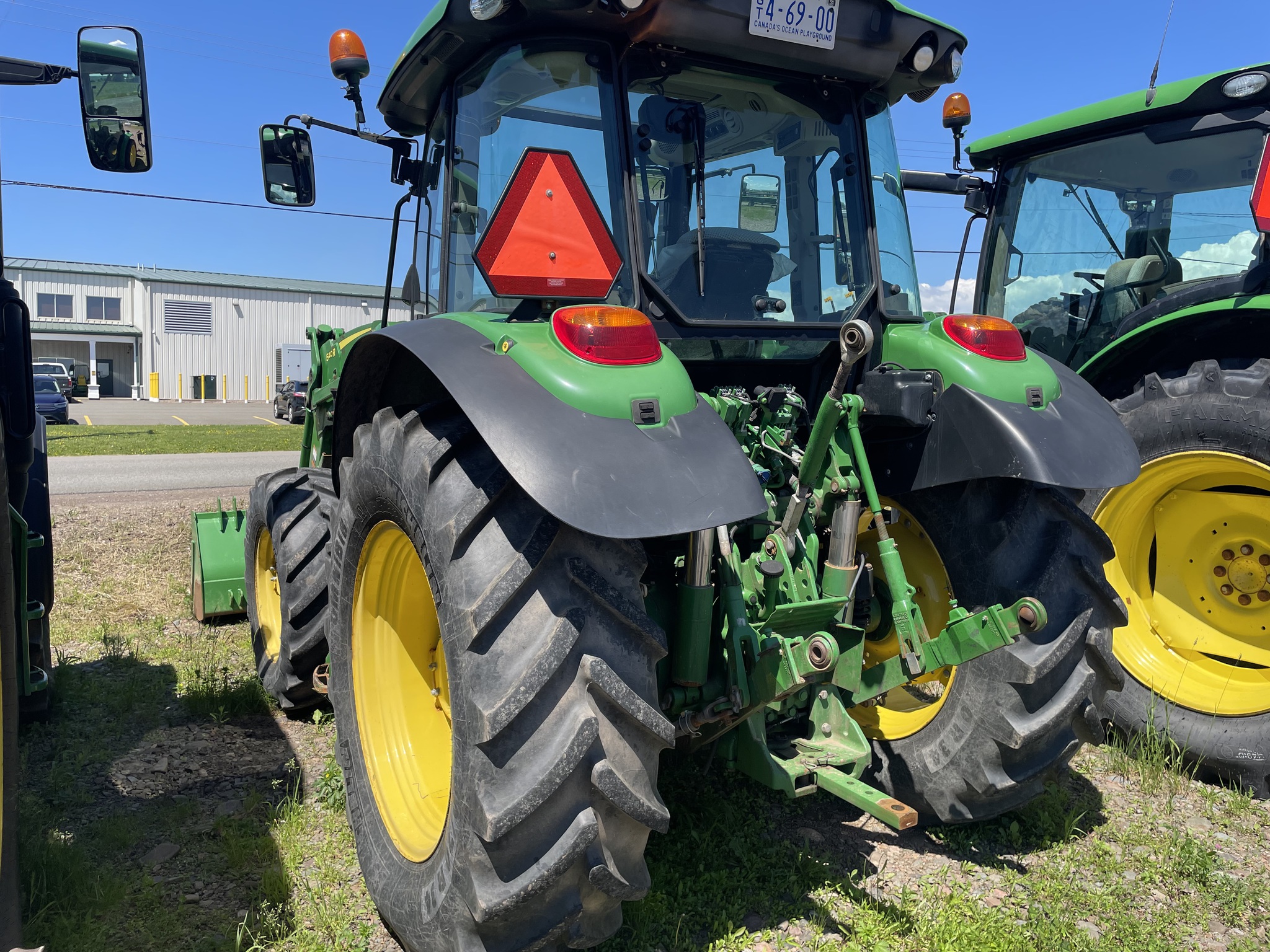 2018 John Deere 5125R Image 2
