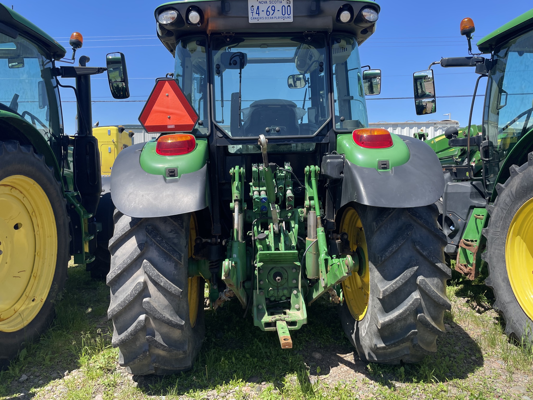 2018 John Deere 5125R Image 3