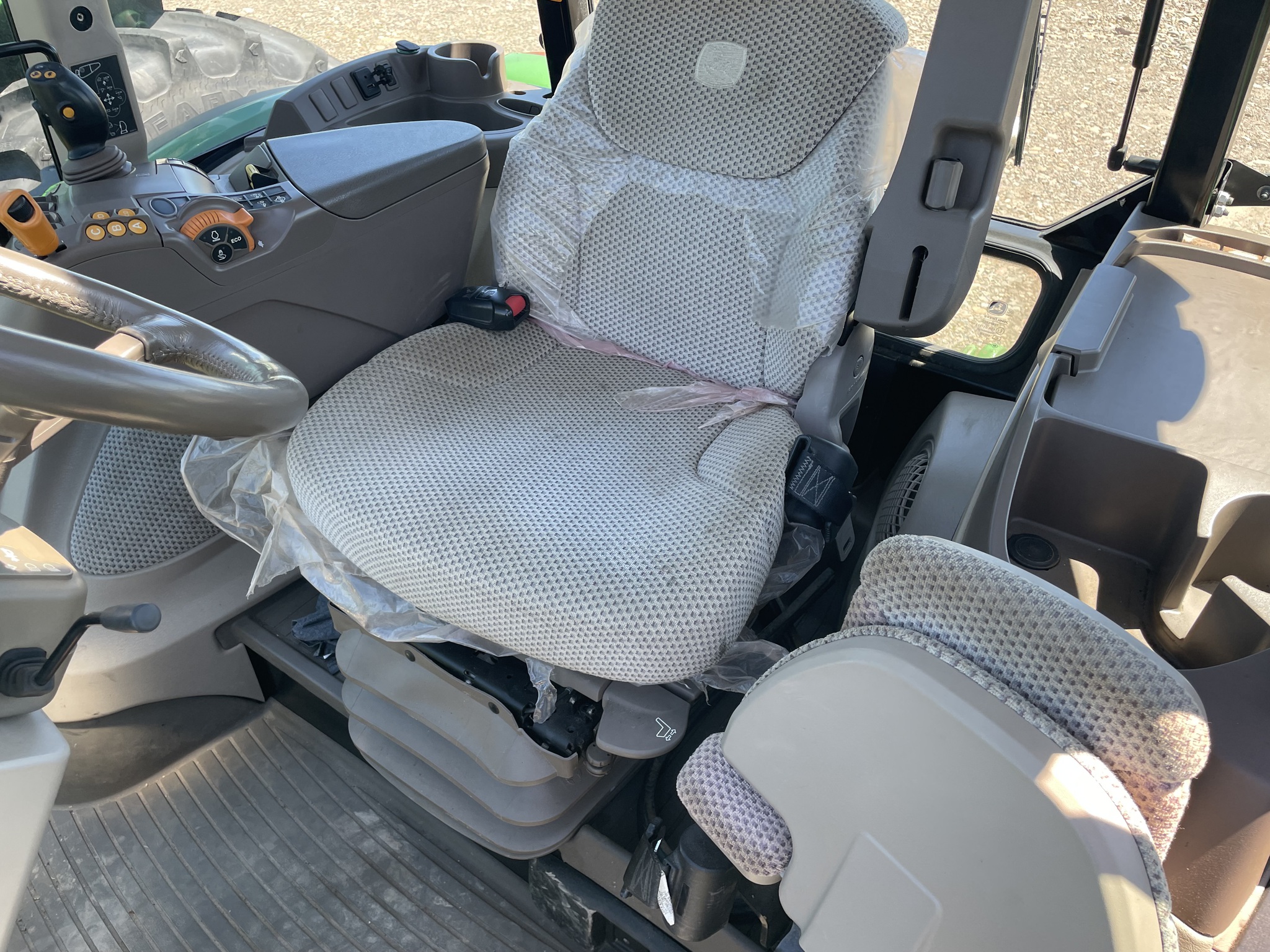 2018 John Deere 5125R Image 18