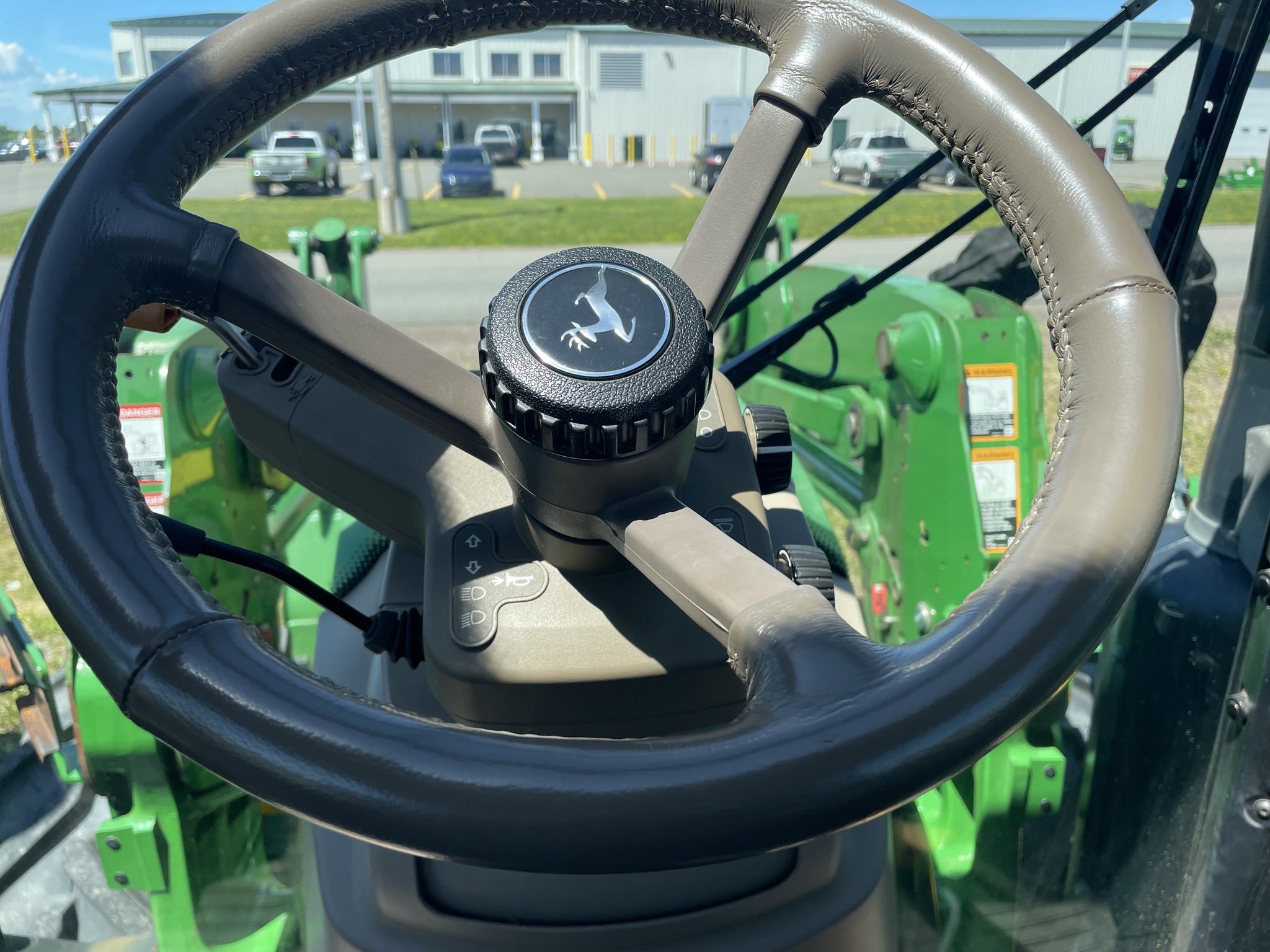 2018 John Deere 5125R Image 21
