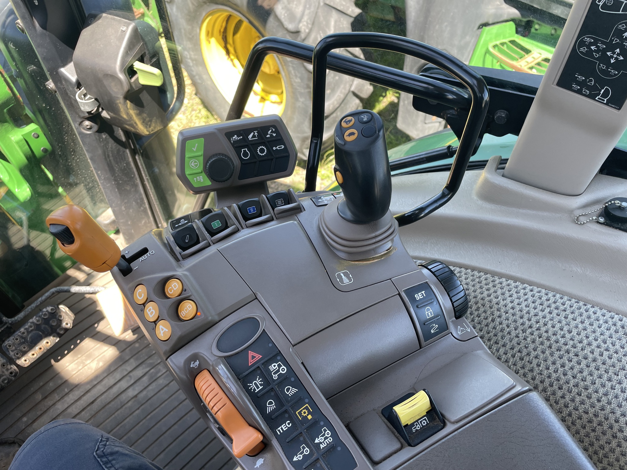 2018 John Deere 5125R Image 22