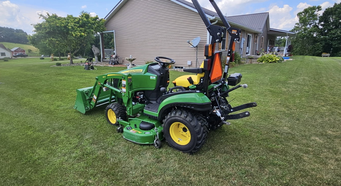 2017 John Deere 1025R Image 4