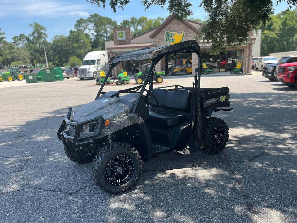 2025 John Deere XUV590M CAMO EDITION Image 1