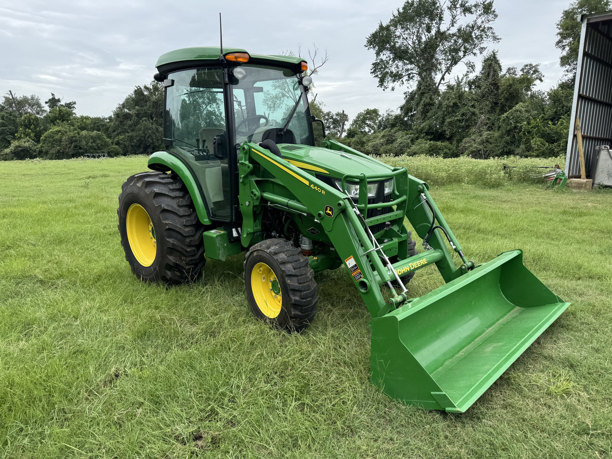 2023 John Deere 4066R Image 4