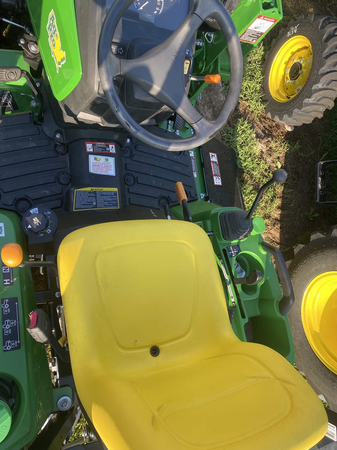 2024 John Deere 1023E Image 3