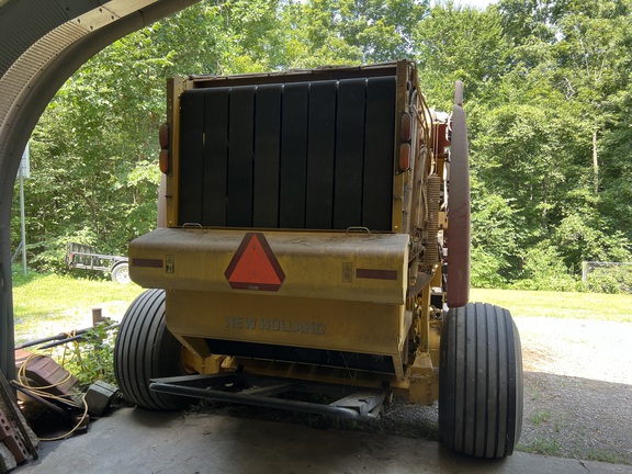 Photo of 2022 New Holland Rollbelt 560