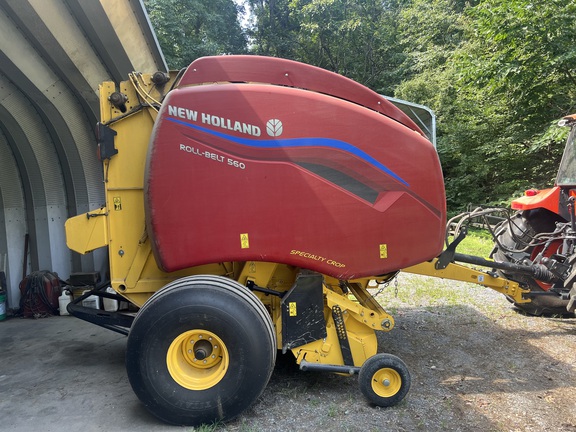 Photo of 2022 New Holland Rollbelt 560