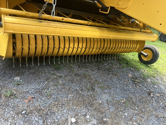 Photo of 2022 New Holland Rollbelt 560