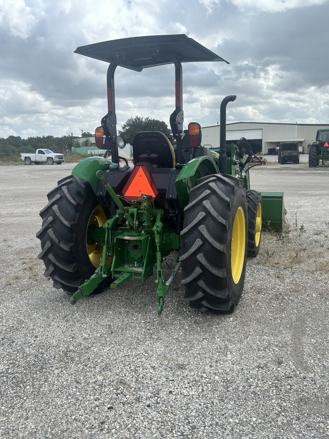 2022 John Deere 5065E Image 2