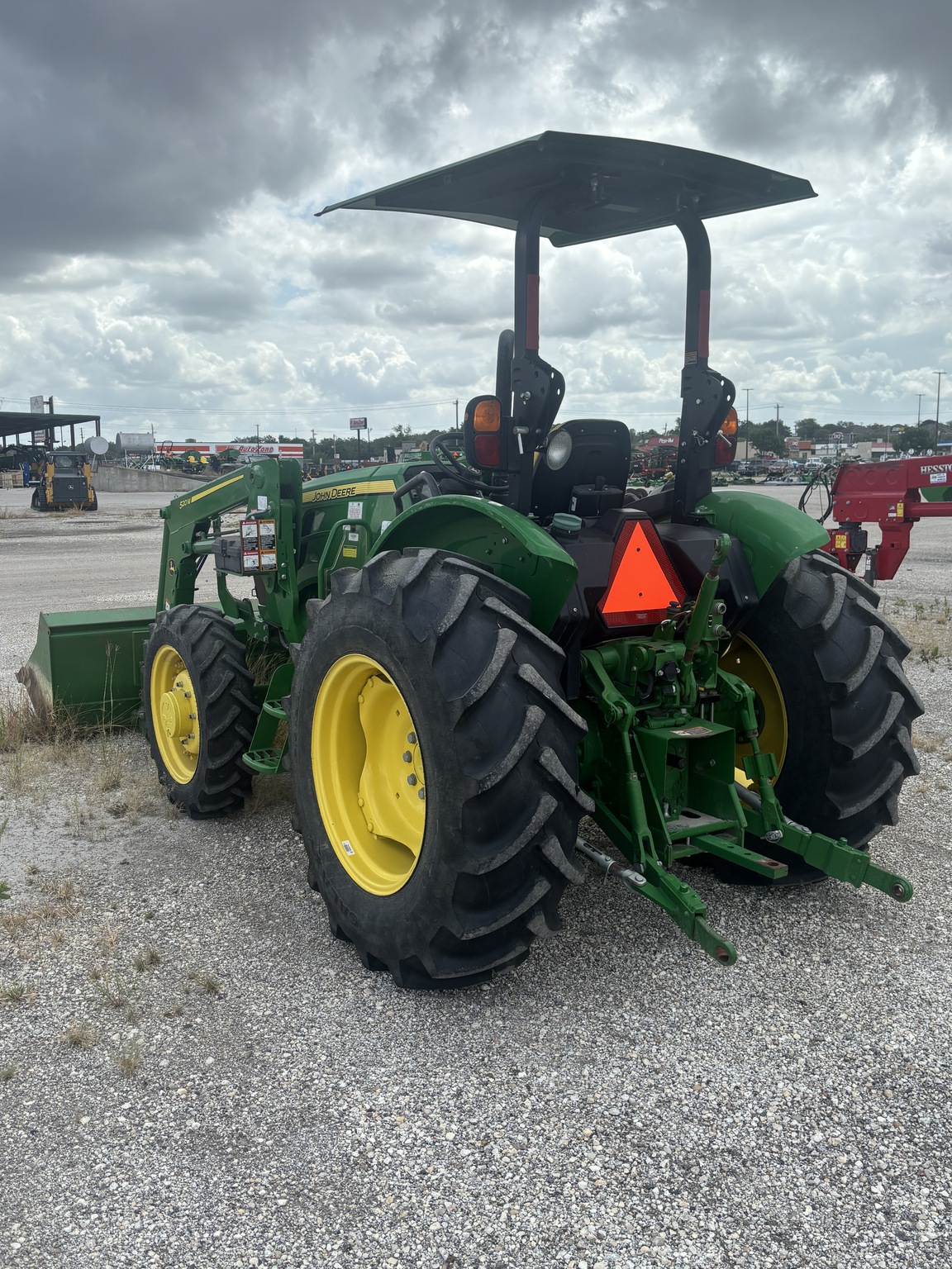 2022 John Deere 5065E Image 3