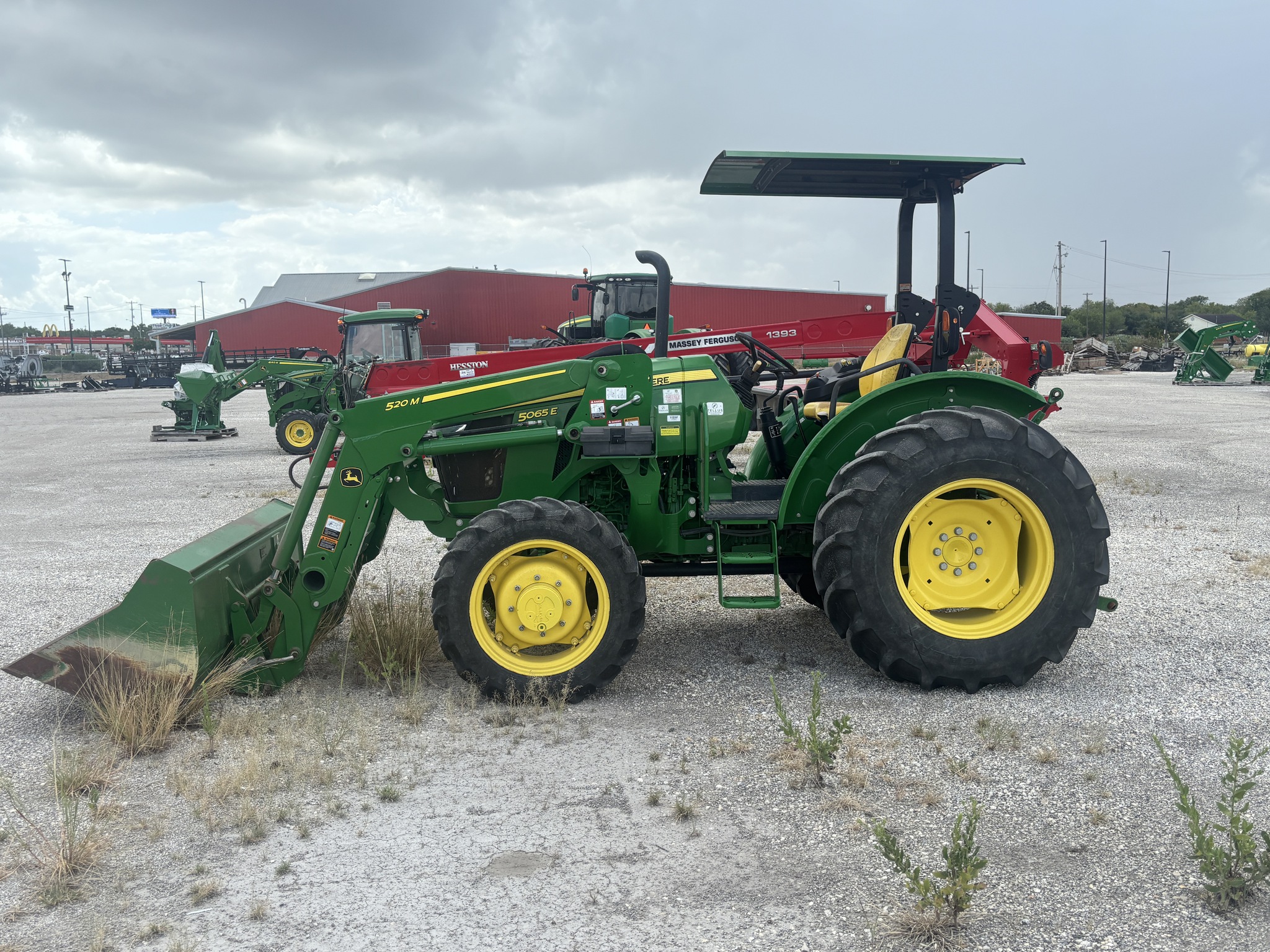 2022 John Deere 5065E Image 4