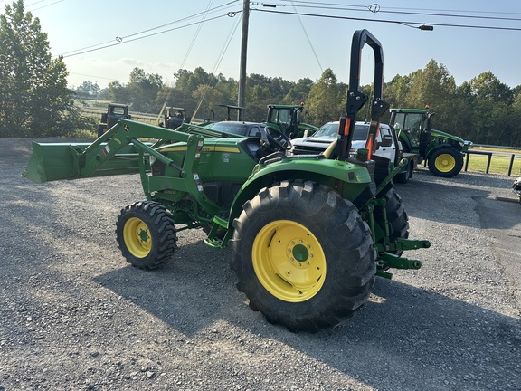 2017 John Deere 4052M