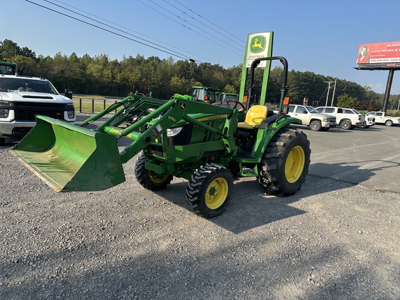 2017 John Deere 4052M