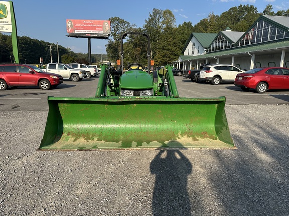 2017 John Deere 4052M