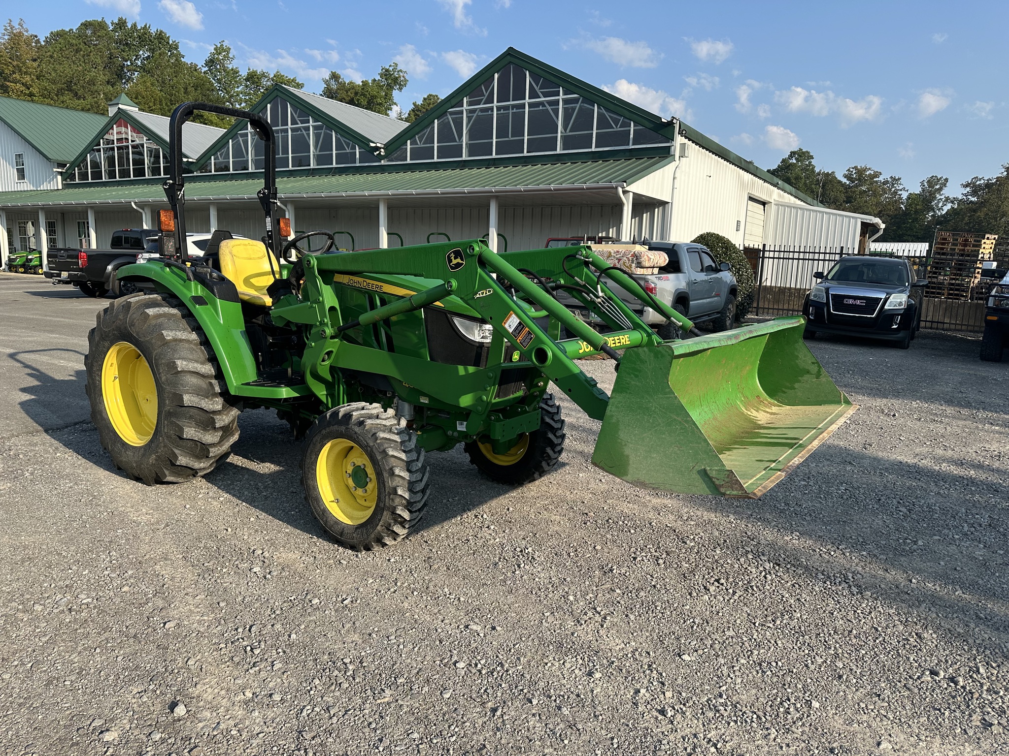 2017 John Deere 4052M