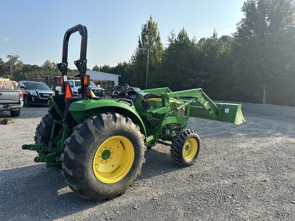 2017 John Deere 4052M