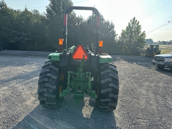 2017 John Deere 4052M