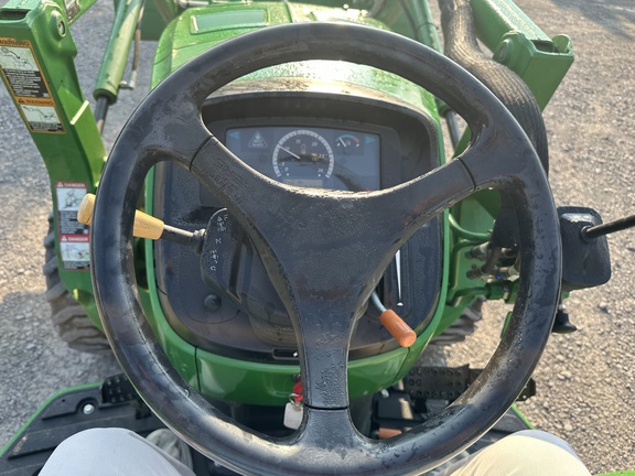 2017 John Deere 4052M
