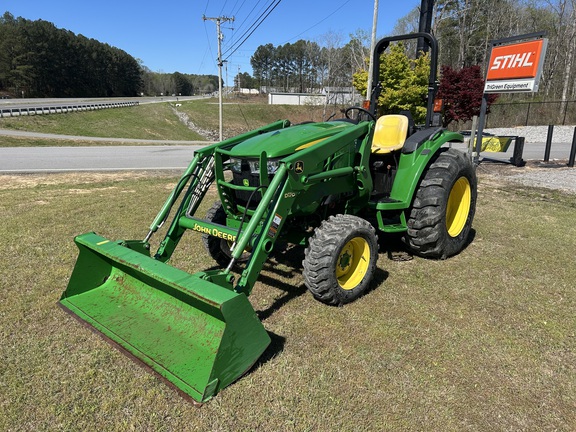 2017 John Deere 4052M