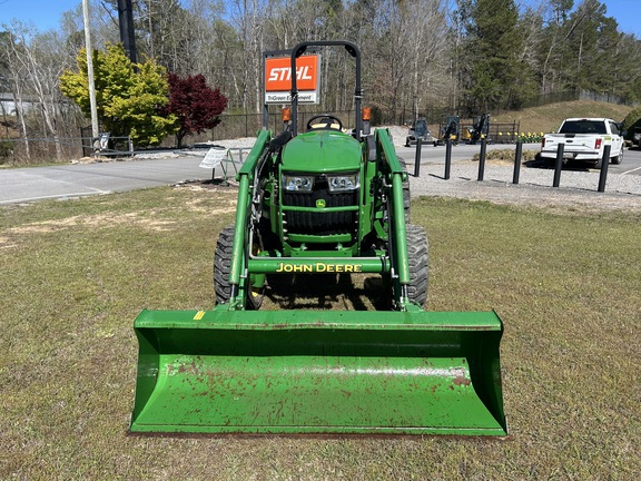 2017 John Deere 4052M