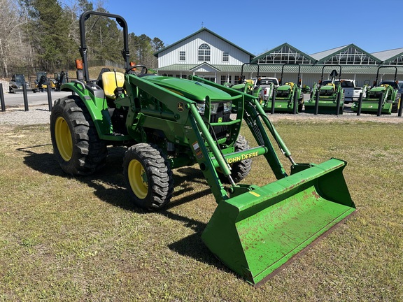 2017 John Deere 4052M
