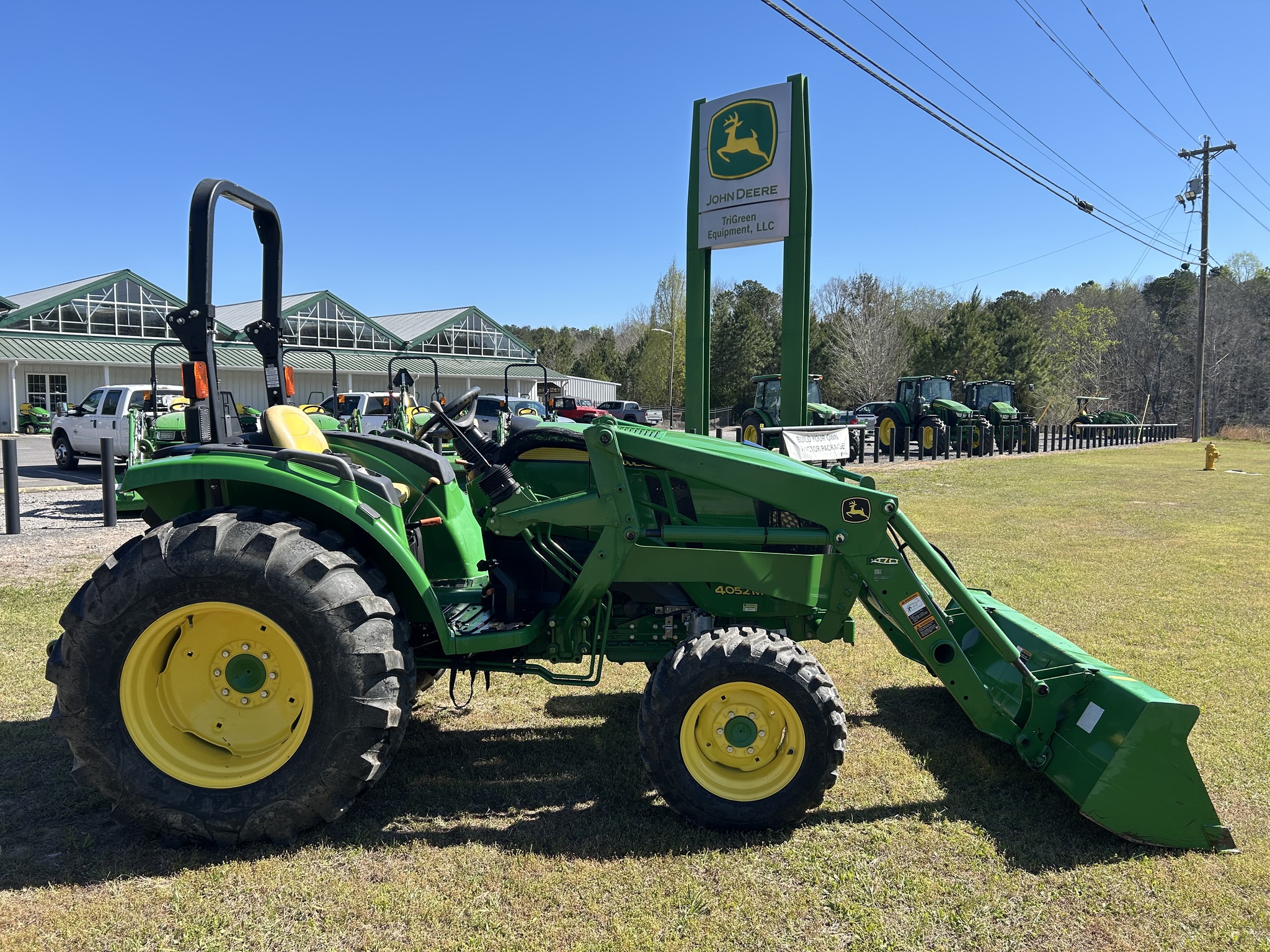 2017 John Deere 4052M