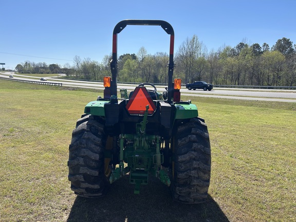 2017 John Deere 4052M